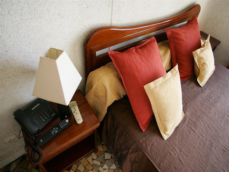 Hotel De La Poste Сен-Луи Экстерьер фото
